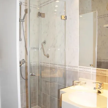 Hotel Perrin - Former Carlton 4*