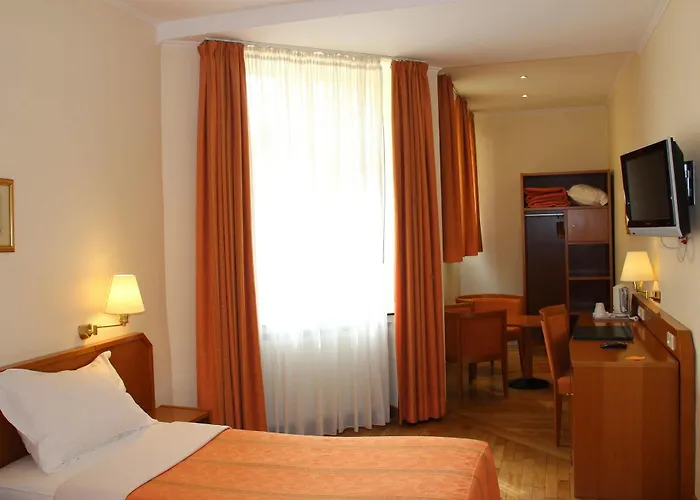 Perrin - Former Carlton 4*